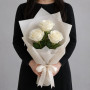3 белые розы
